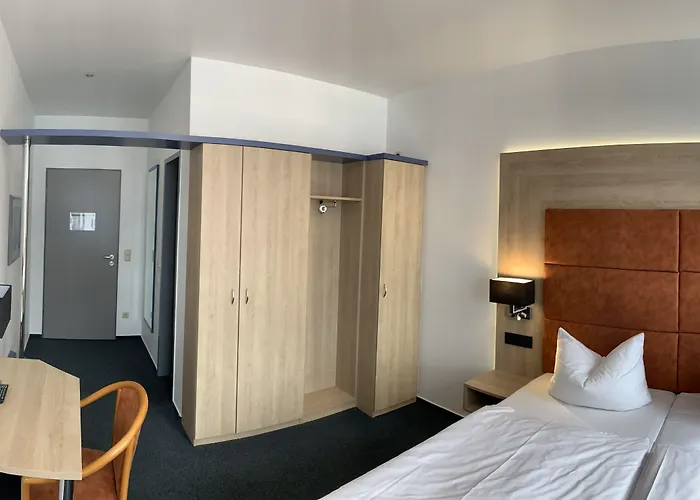 美迪尔伽尼酒店 3*